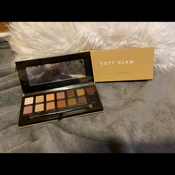 Anastasia Soft Glam eyeshadow palette